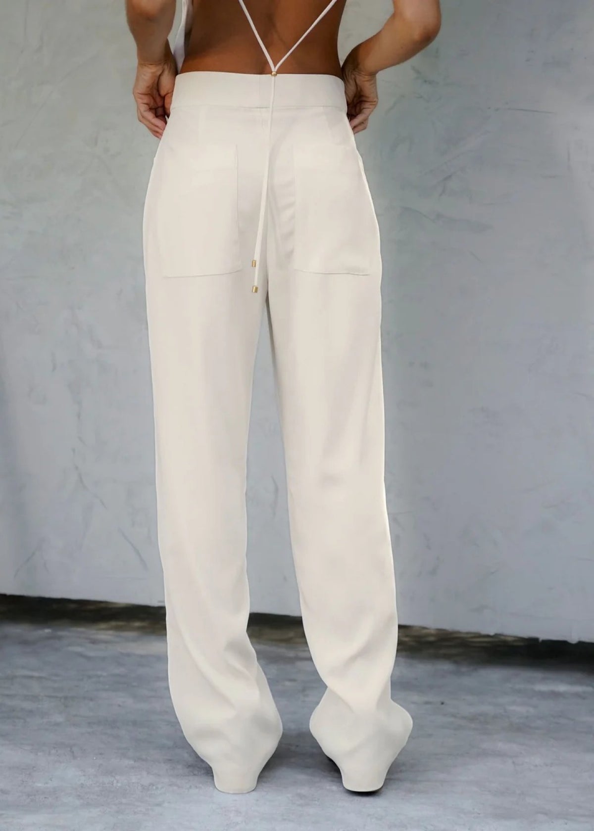 Cascata Chantilly high-waist wide-leg pants back view with pockets
